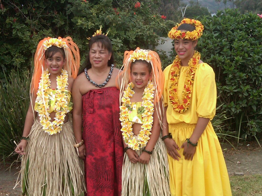 Polynesian performers in leis and grass skirts